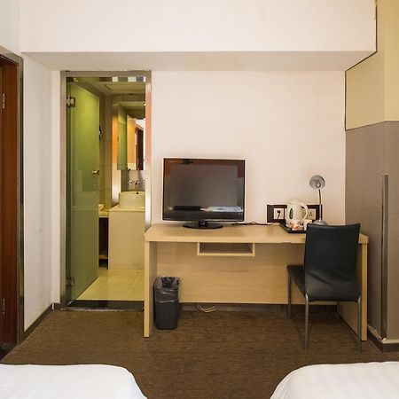 Motel Shenzhen Longgang Longcheng Square Metro Station ภายนอก รูปภาพ